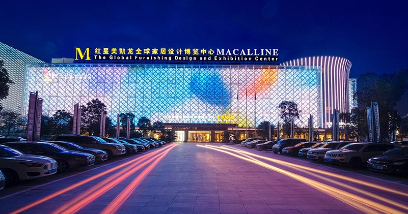 流光溢彩的红星美凯龙商场外景