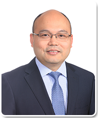 董事,总经理 伍刚先生       博士研究生学历.